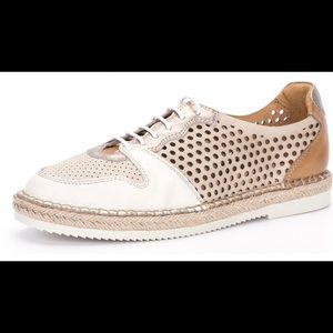 Pikolinos tie up shoes- very comfortable